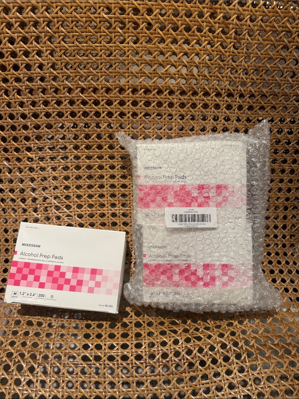 3 Boxes Alcohol Prep Pads - Pink/White Pack of 200